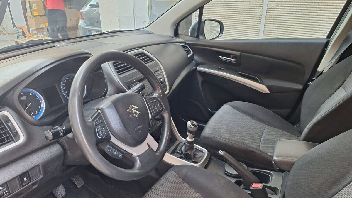 Suzuki S-Cross 1.6 DDiS Style (11)