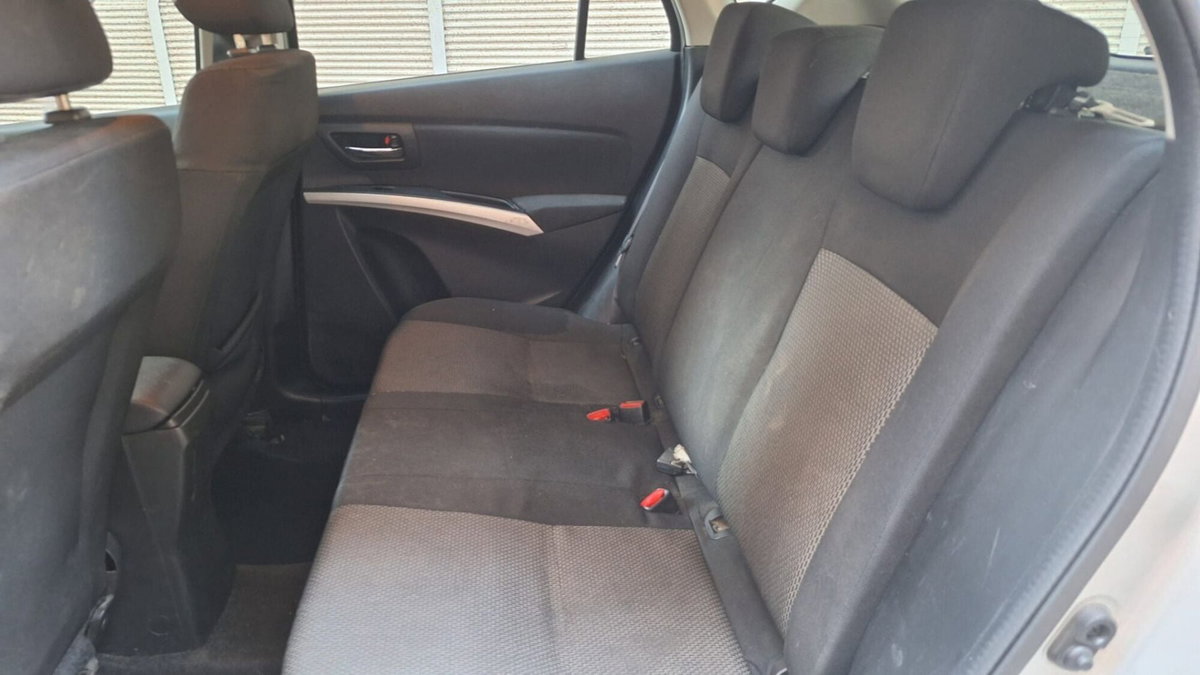 Suzuki S-Cross 1.6 DDiS Style (15)