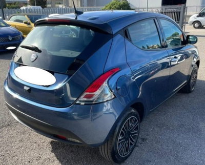 Lancia Ypsilon 1.2 69 CV 5 porte GPL Ecochic Alberta Ferretti (5)