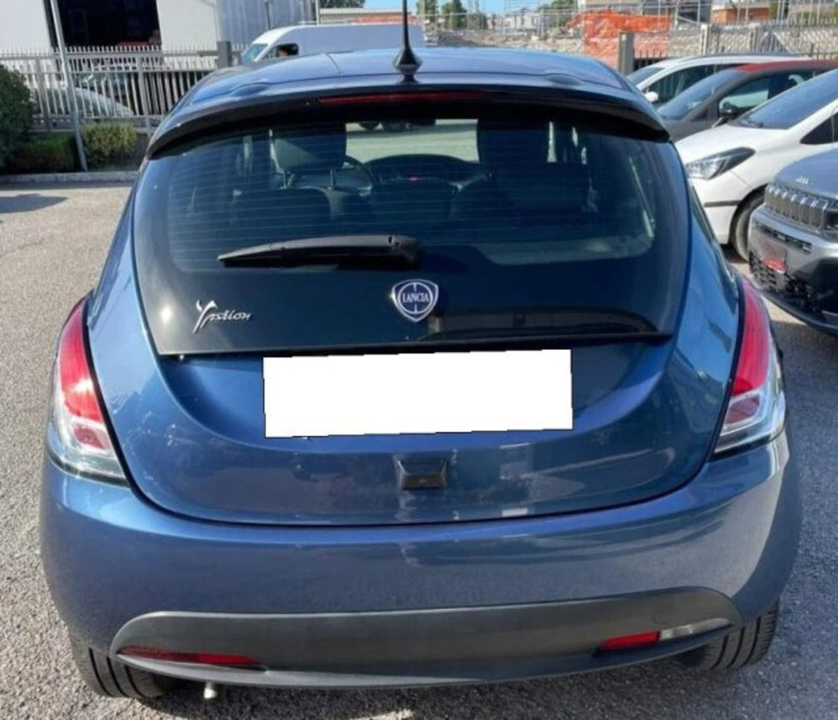 Lancia Ypsilon 1.2 69 CV 5 porte GPL Ecochic Alberta Ferretti (6)