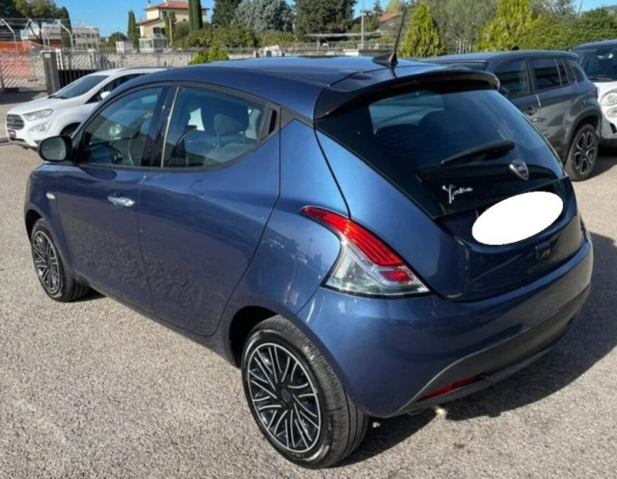 Lancia Ypsilon 1.2 69 CV 5 porte GPL Ecochic Alberta Ferretti (7)
