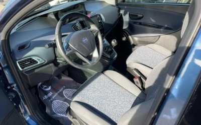 Lancia Ypsilon 1.2 69 CV 5 porte GPL Ecochic Alberta Ferretti (8)