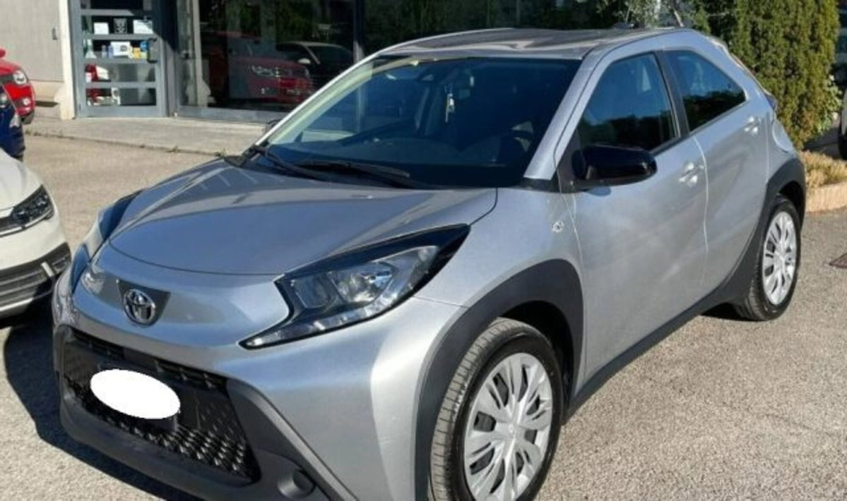 Toyota Aygo X 1.0 VVT-i 72 CV 5p. Undercover S-CVT (2)