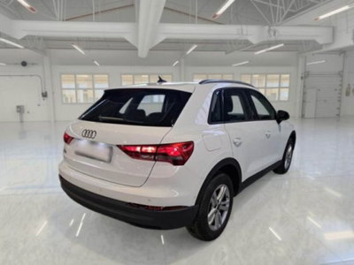Audi Q3 35 TDI quattro S tronic Business (2)