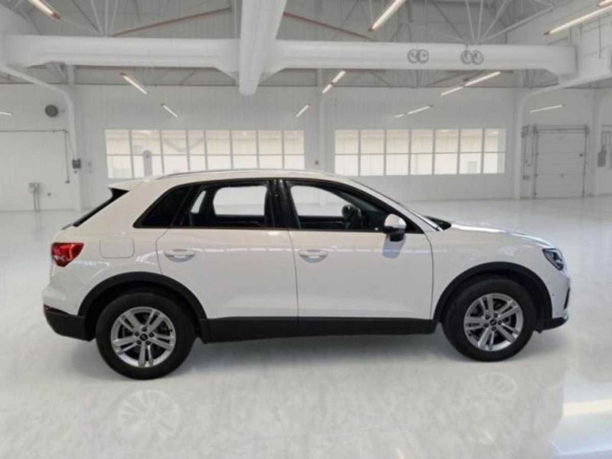 Audi Q3 35 TDI quattro S tronic Business (5)