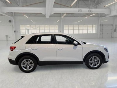 Audi Q3 35 TDI quattro S tronic Business (5)