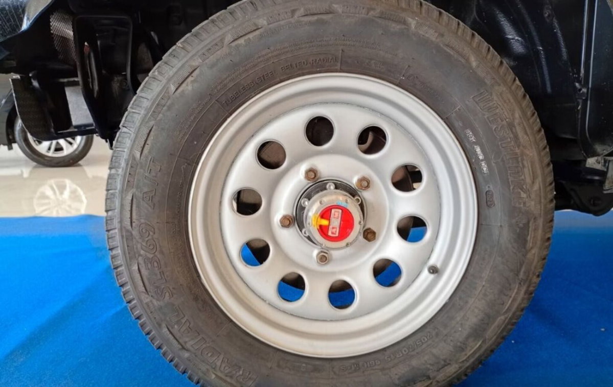 Suzuki Jimny 1.3i 16V cat 4WD JLX (11)