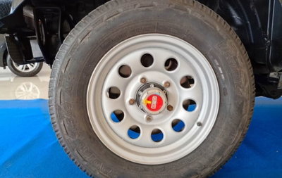 Suzuki Jimny 1.3i 16V cat 4WD JLX (11)
