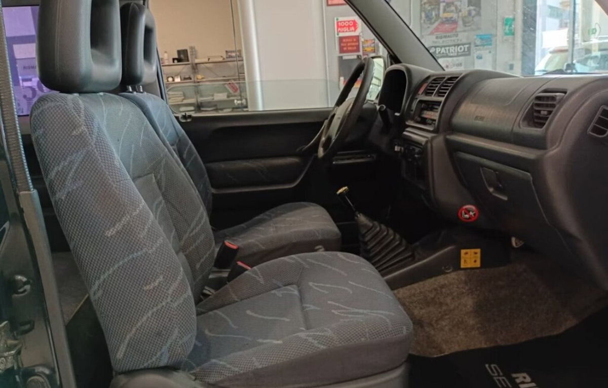 Suzuki Jimny 1.3i 16V cat 4WD JLX (8)