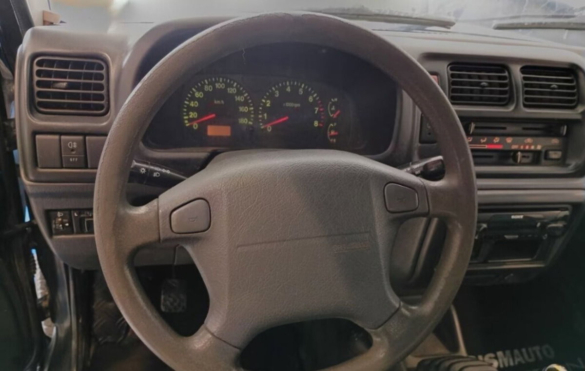 Suzuki Jimny 1.3i 16V cat 4WD JLX (9)