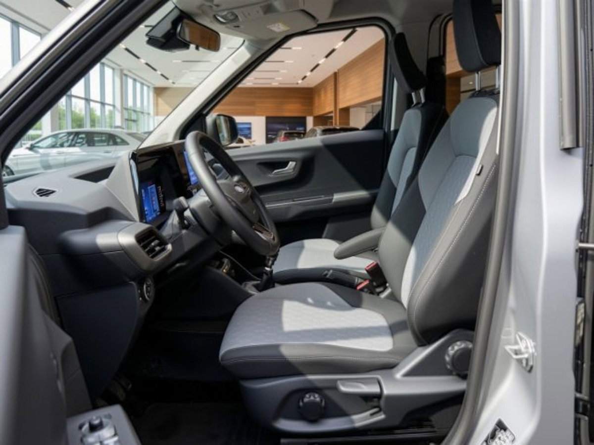 Ford Tourneo Courier 1.0 EcoBoost 100 CV Titanium (6)