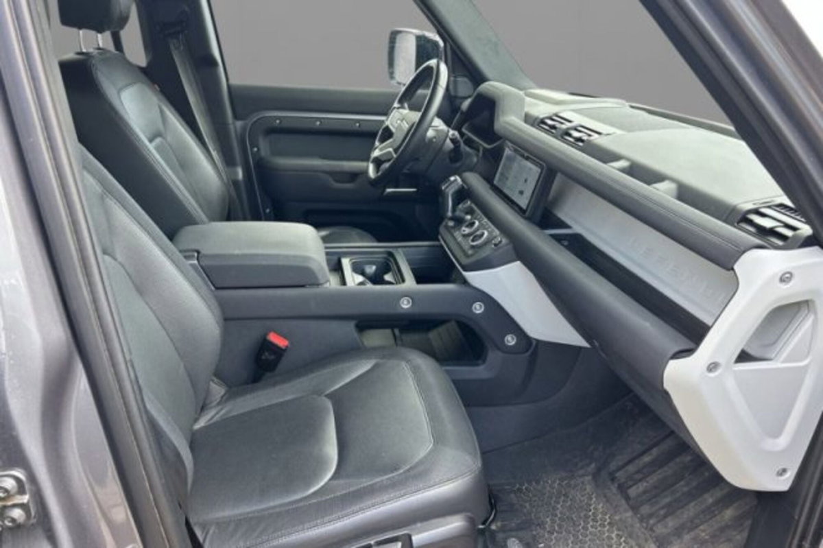 Land Rover Defender 110 3.0D I6 250 CV AWD Auto X-Dynamic S (6)