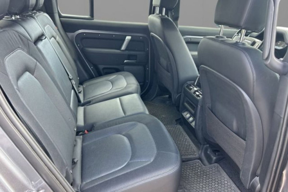 Land Rover Defender 110 3.0D I6 250 CV AWD Auto X-Dynamic S (7)