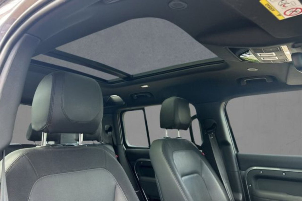 Land Rover Defender 110 3.0D I6 250 CV AWD Auto X-Dynamic S (8)