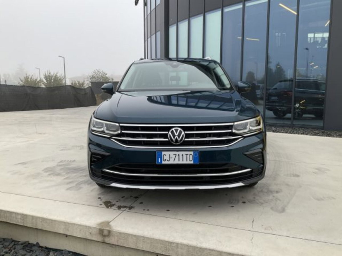 Volkswagen Tiguan 2.0 TDI 150 CV SCR DSG 4MOTION Elegance (4)