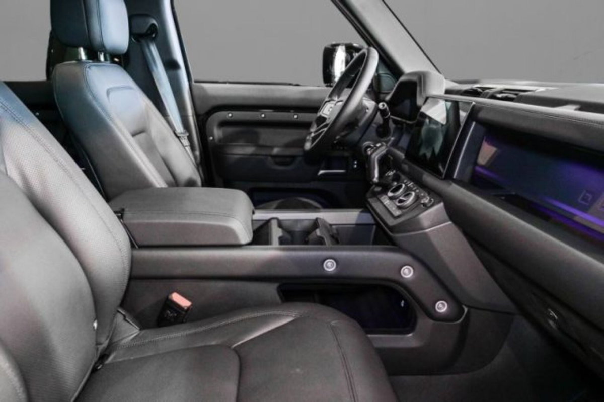 Land Rover Defender 110 3.0D I6 300 CV AWD Auto X-Dynamic HSE (7)
