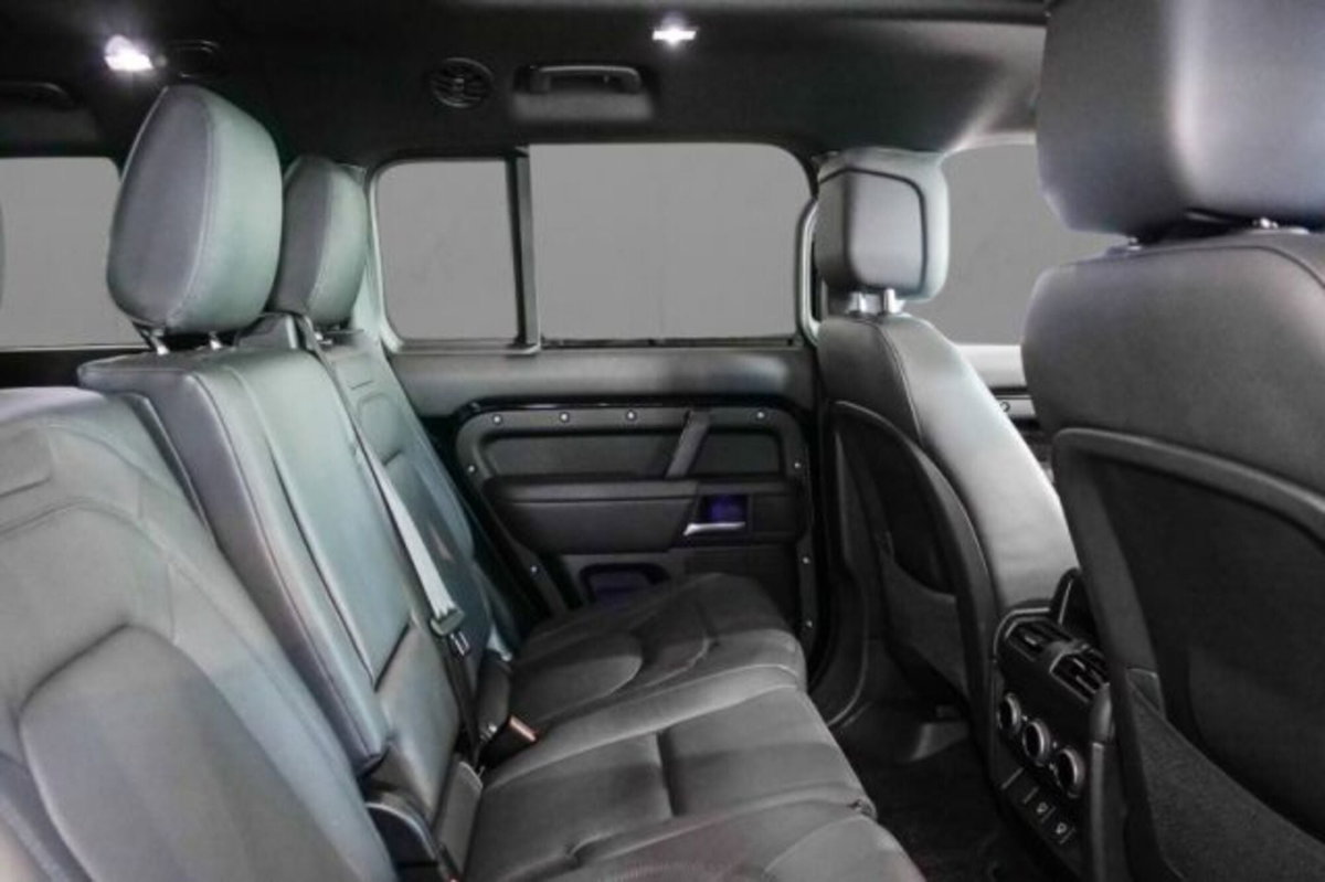 Land Rover Defender 110 3.0D I6 300 CV AWD Auto X-Dynamic HSE (8)