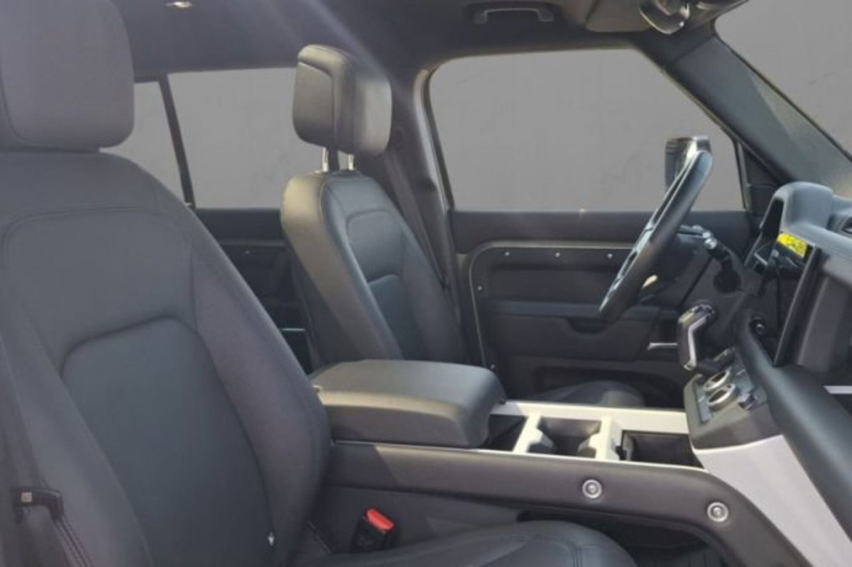 Land Rover Defender 110 3.0D I6 300 CV AWD Auto X-Dynamic SE (7)