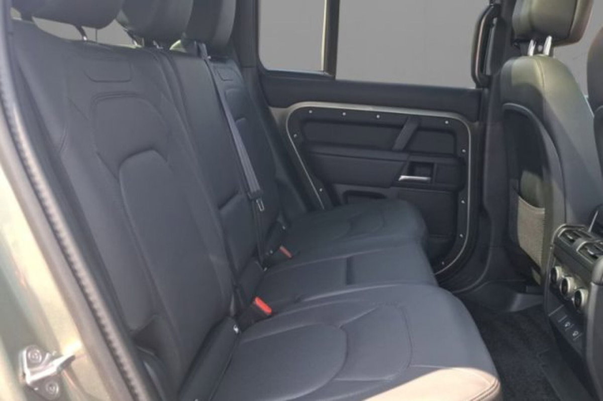 Land Rover Defender 110 3.0D I6 300 CV AWD Auto X-Dynamic SE (8)