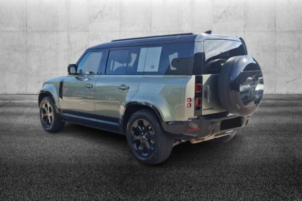 Land Rover Defender 110 3.0D I6 300 CV AWD Auto X-Dynamic SE (2)