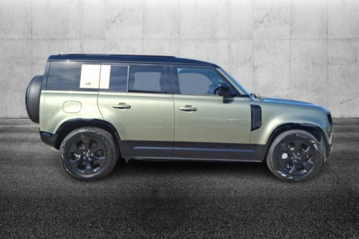 Land Rover Defender 110 3.0D I6 300 CV AWD Auto X-Dynamic SE (3)