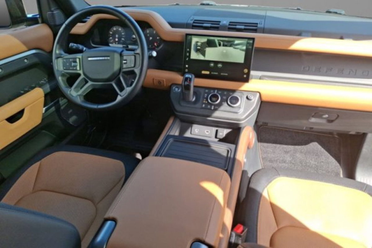 Land Rover Defender 110 3.0D I6 300 CV AWD Auto X-Dynamic SE (6)