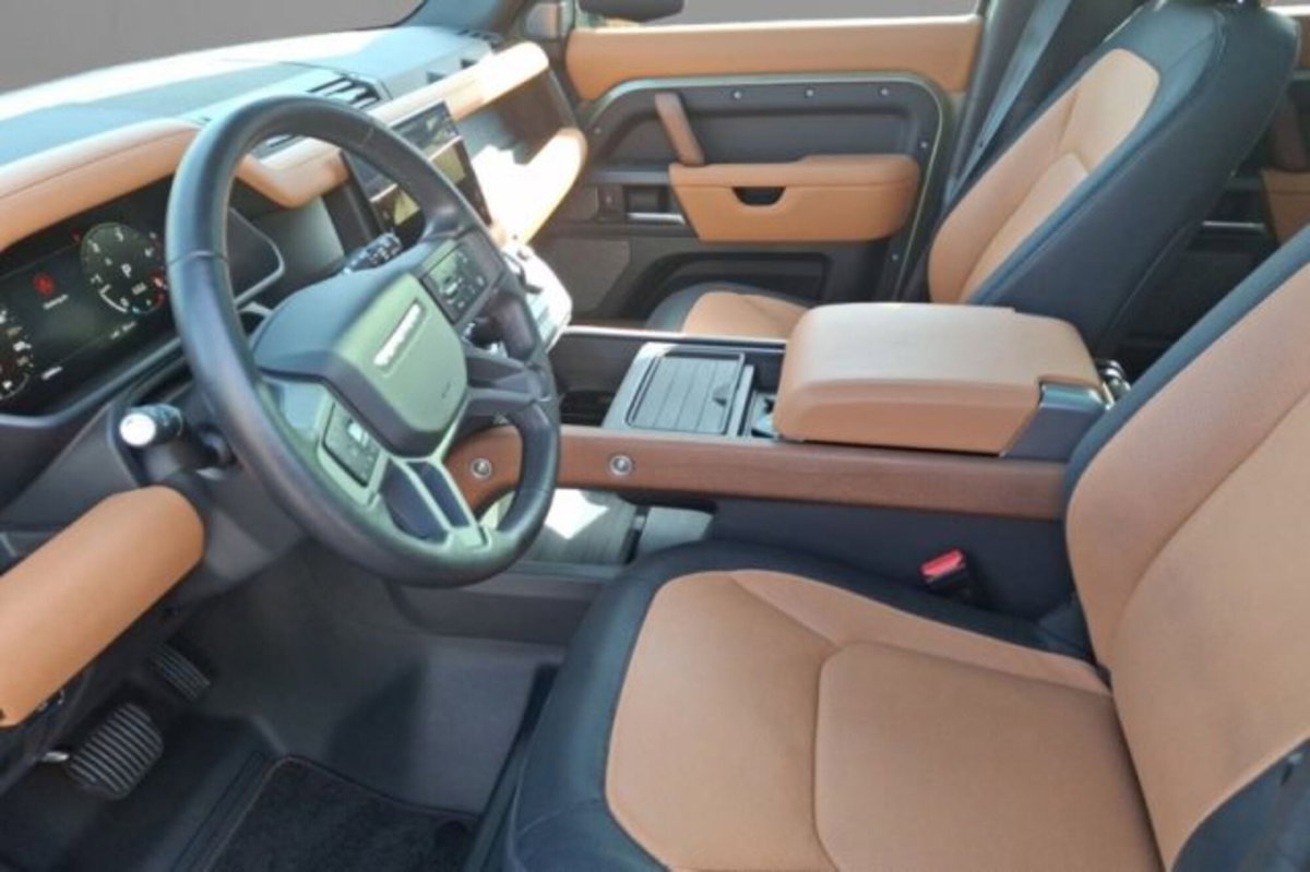 Land Rover Defender 110 3.0D I6 300 CV AWD Auto X-Dynamic SE (7)
