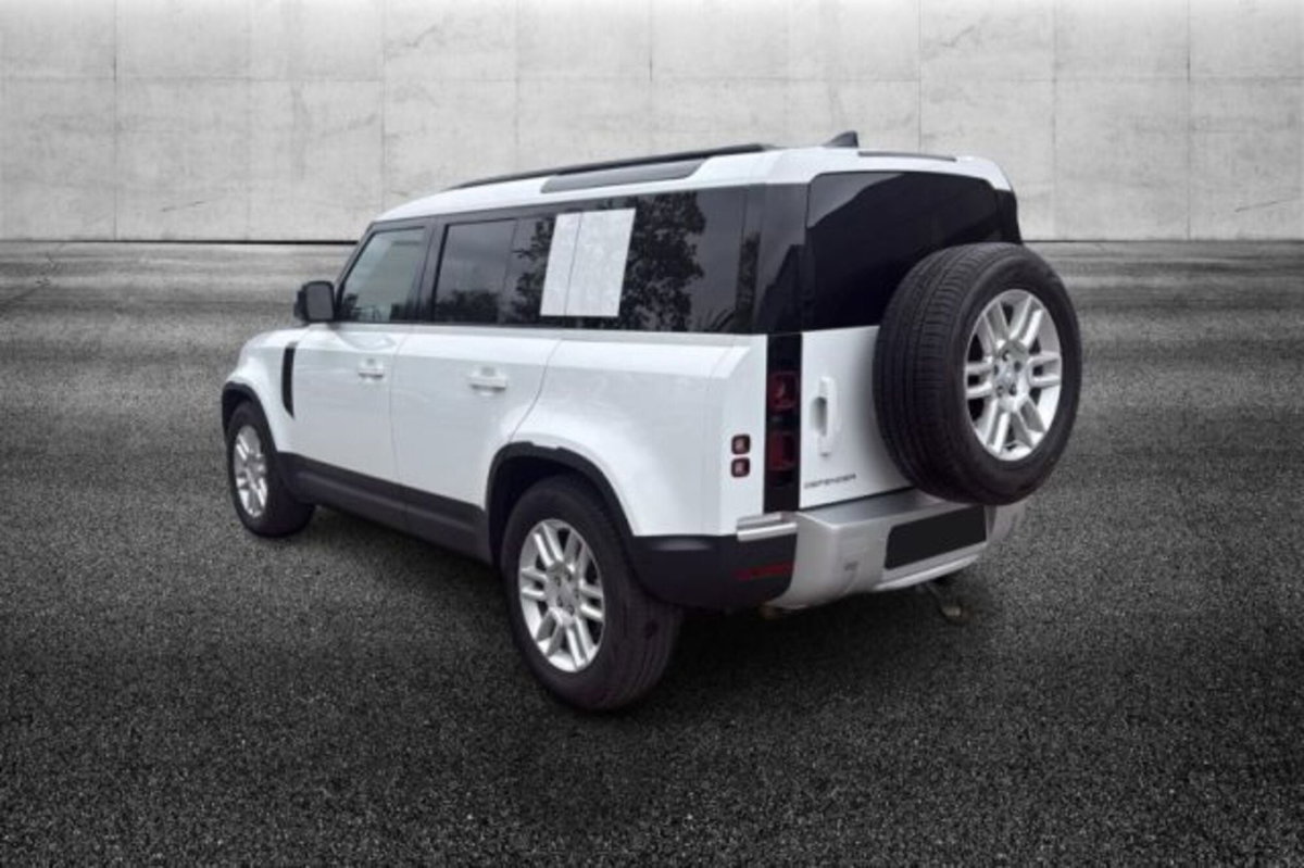 Land Rover Defender 110 3.0D I6 200 CV AWD Auto S (5)