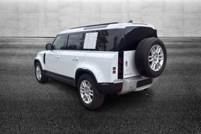 Land Rover Defender 110 3.0D I6 200 CV AWD Auto S (5)