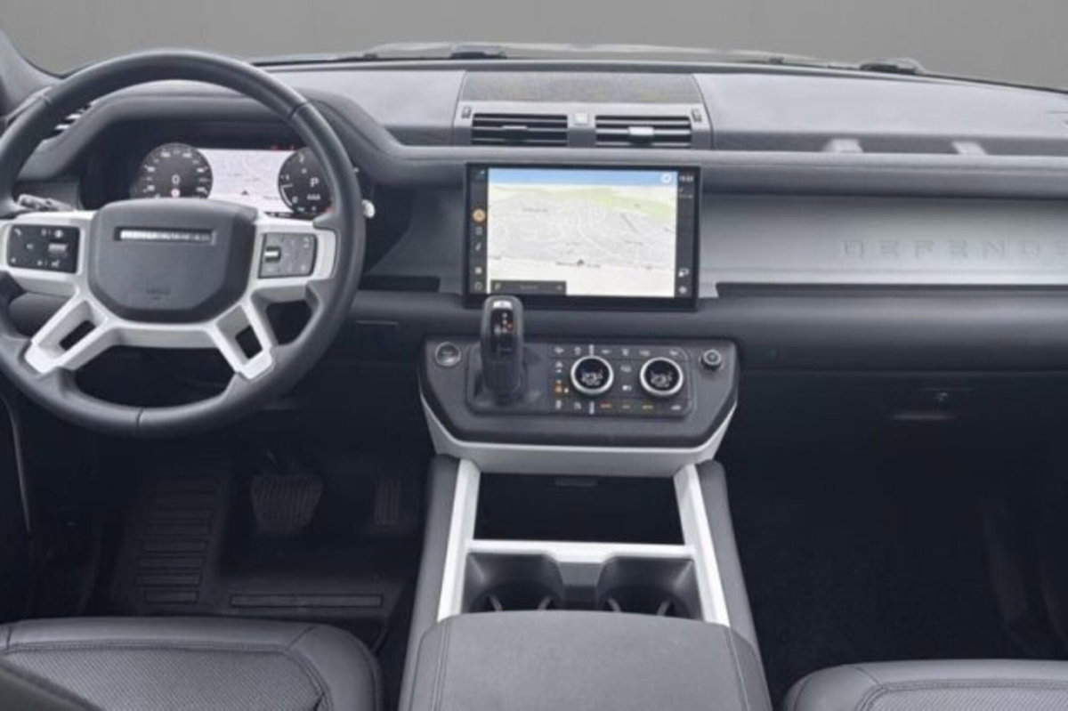 Land Rover Defender 110 3.0D I6 200 CV AWD Auto S (6)