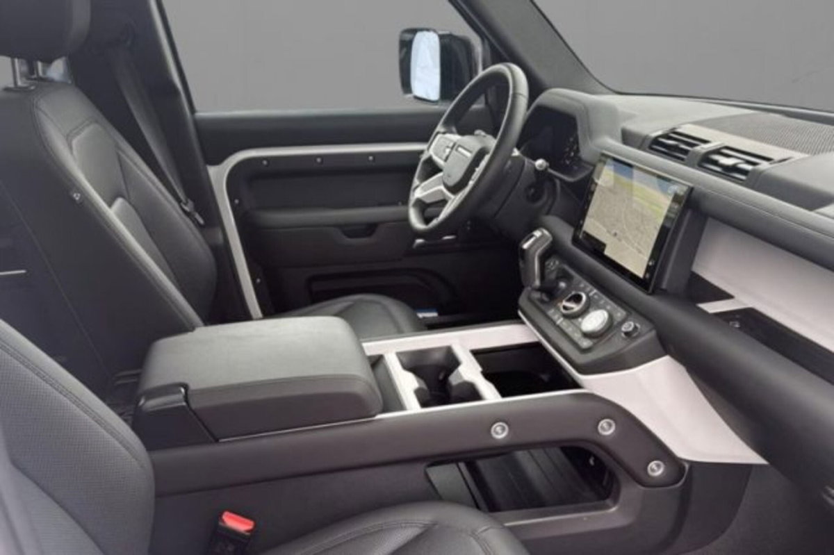Land Rover Defender 110 3.0D I6 200 CV AWD Auto S (7)