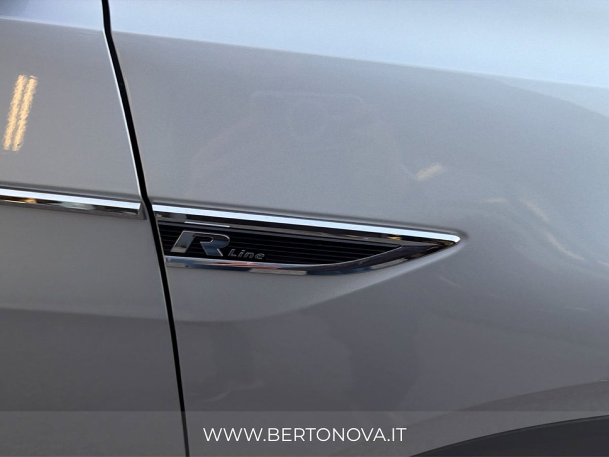 Volkswagen T-Cross 1.0 TSI 110 CV Sport (7)