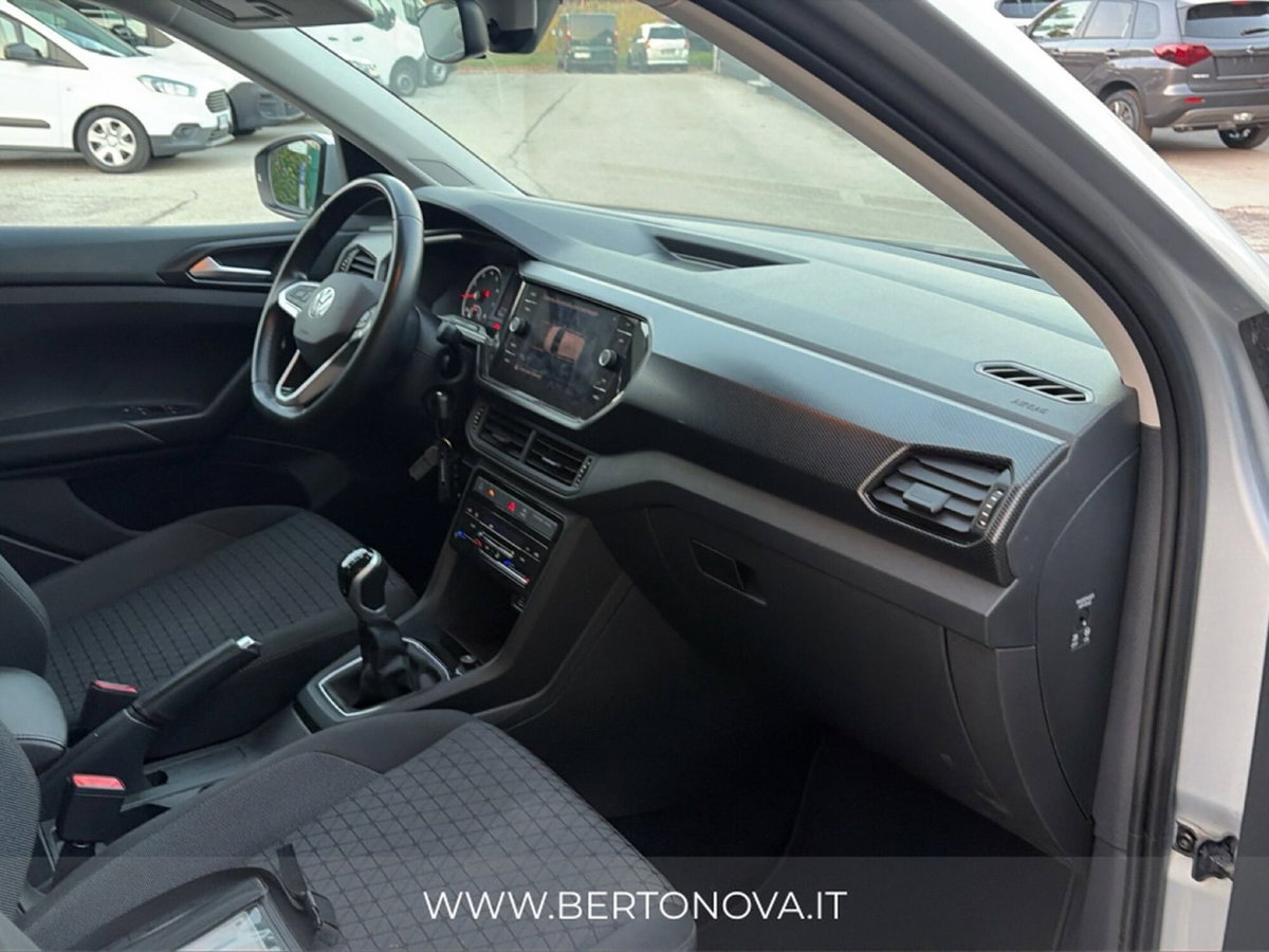 Volkswagen T-Cross 1.0 TSI 110 CV Sport (9)