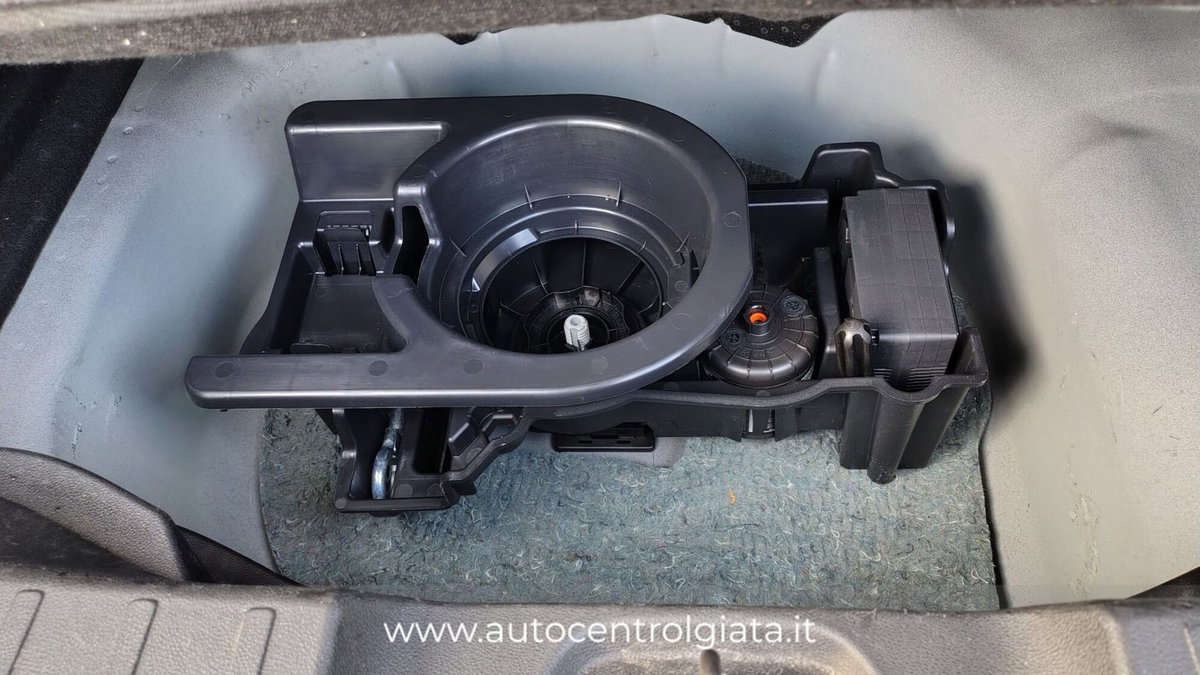 Jeep Avenger 1.2 turbo e-hybrid mhev Summit fwd 110cv edct6 (12)
