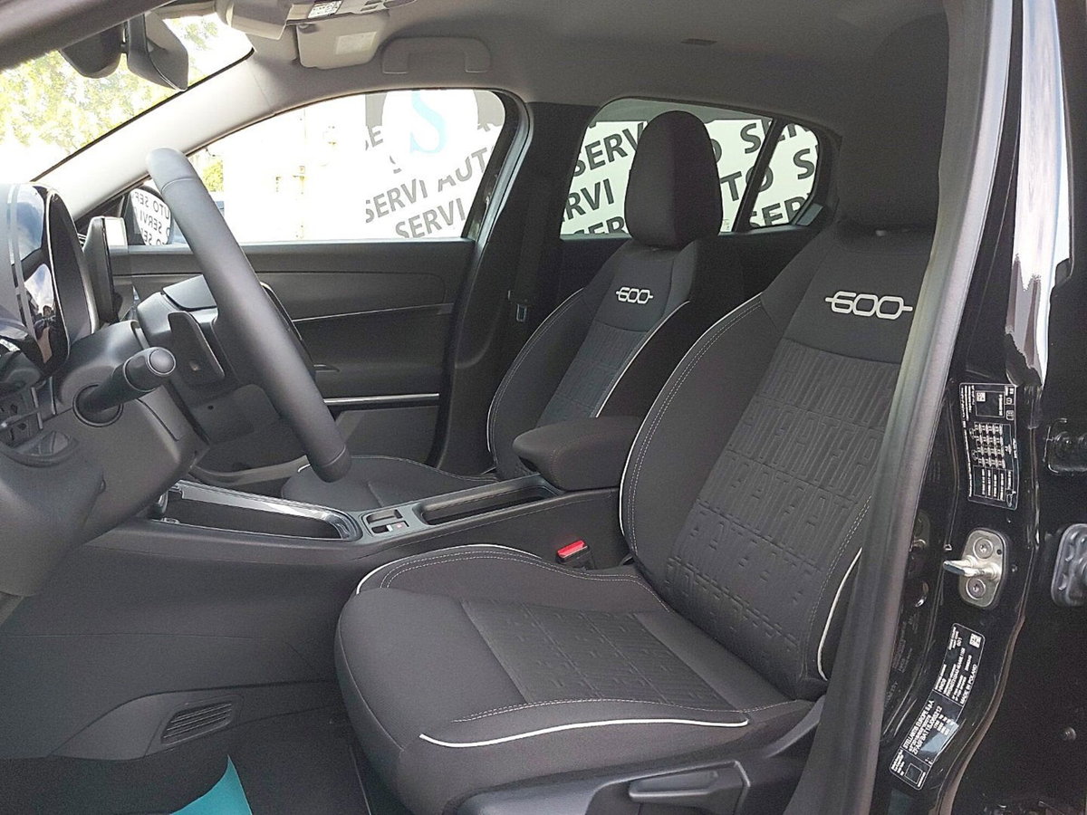 Fiat 600 1.2 hybrid 145cv auto (10)