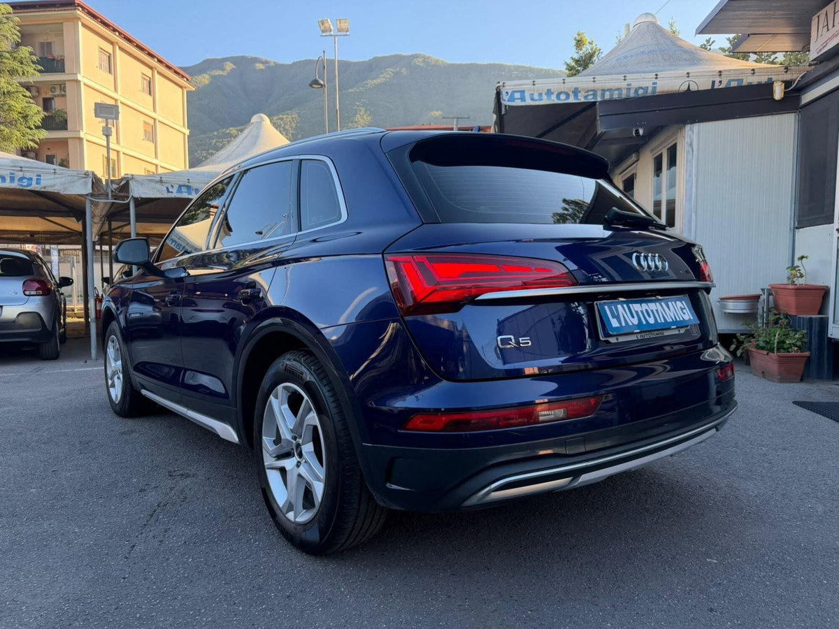 Audi Q5 40 2.0 tdi mhev 12V Identity Black quattro s-tronic (3)