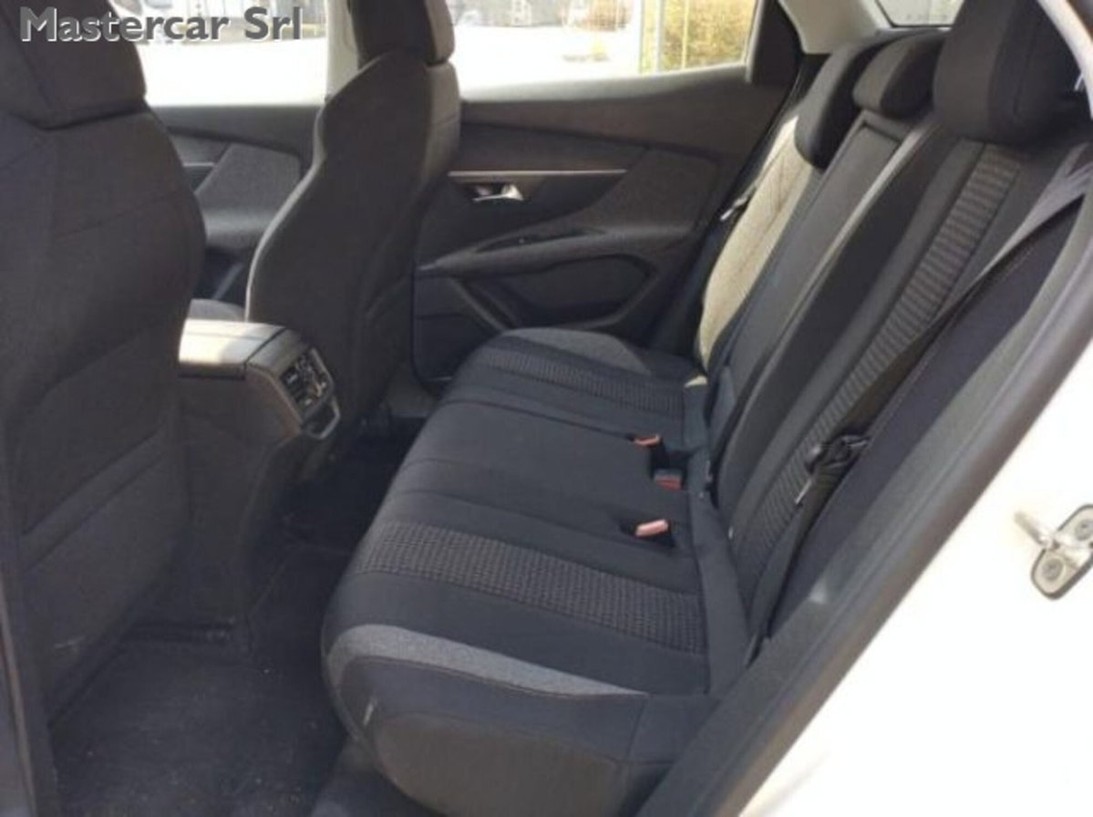 Peugeot 3008 BlueHDi 130 S&S Business (8)