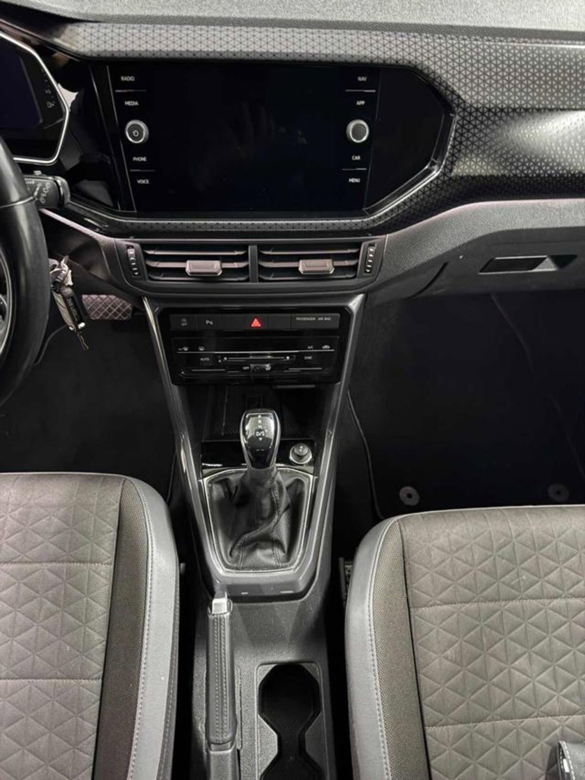 Volkswagen T-Cross 1.0 TSI 110 CV DSG Sport (8)