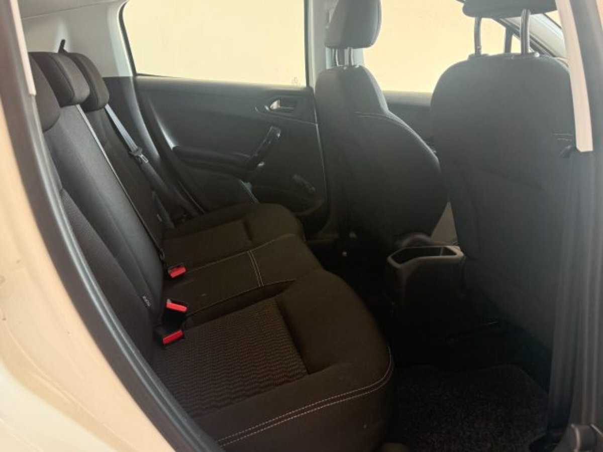 Peugeot 208 82 5 porte Allure (20)