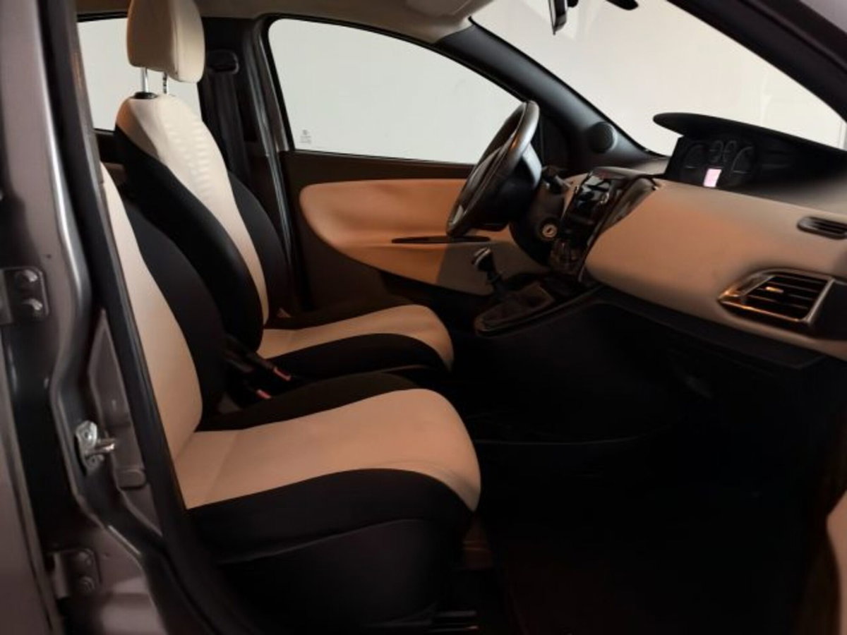 Lancia Ypsilon 1.2 69 CV 5 porte GPL Ecochic Elle (15)