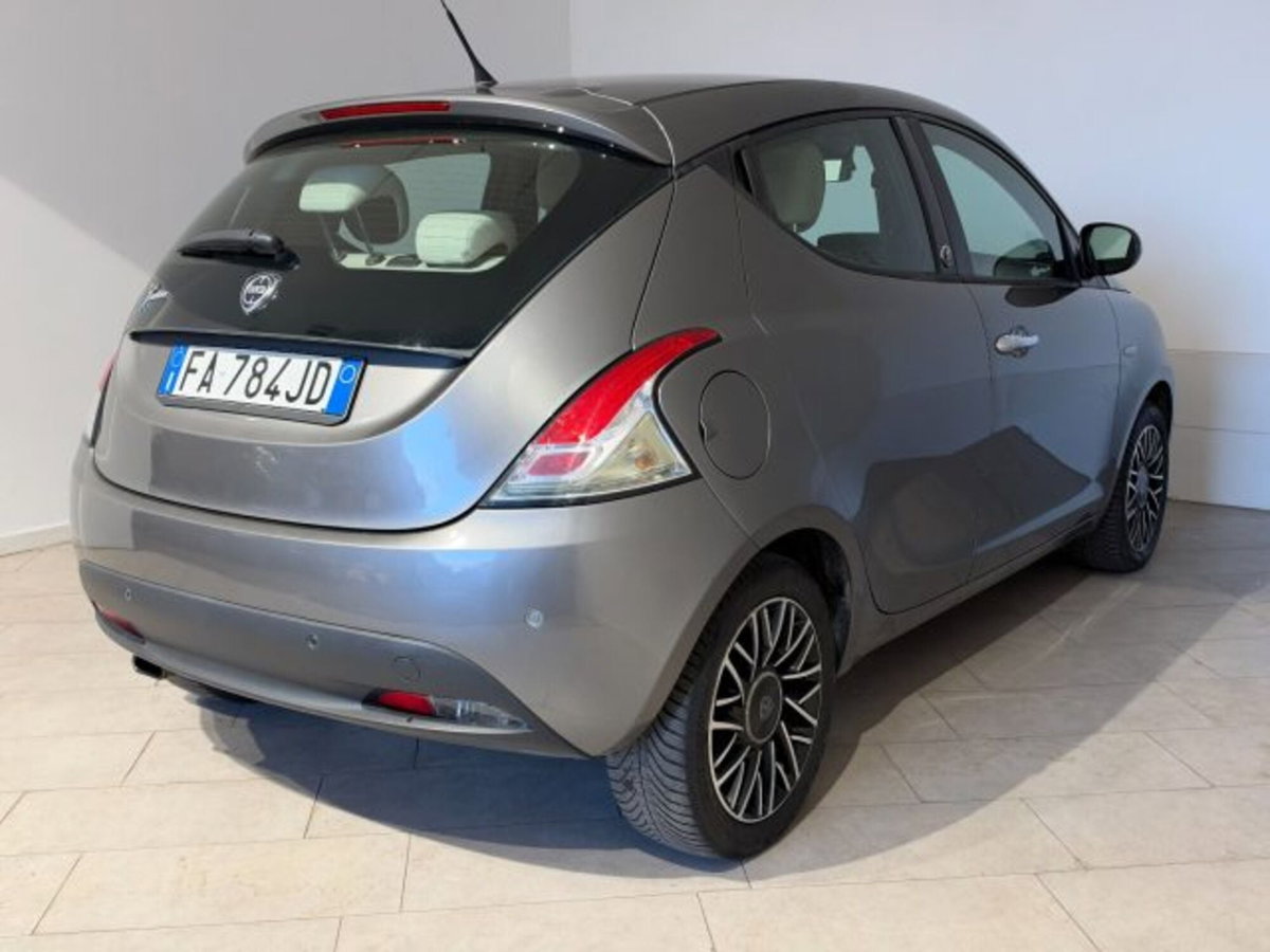 Lancia Ypsilon 1.2 69 CV 5 porte GPL Ecochic Elle (6)