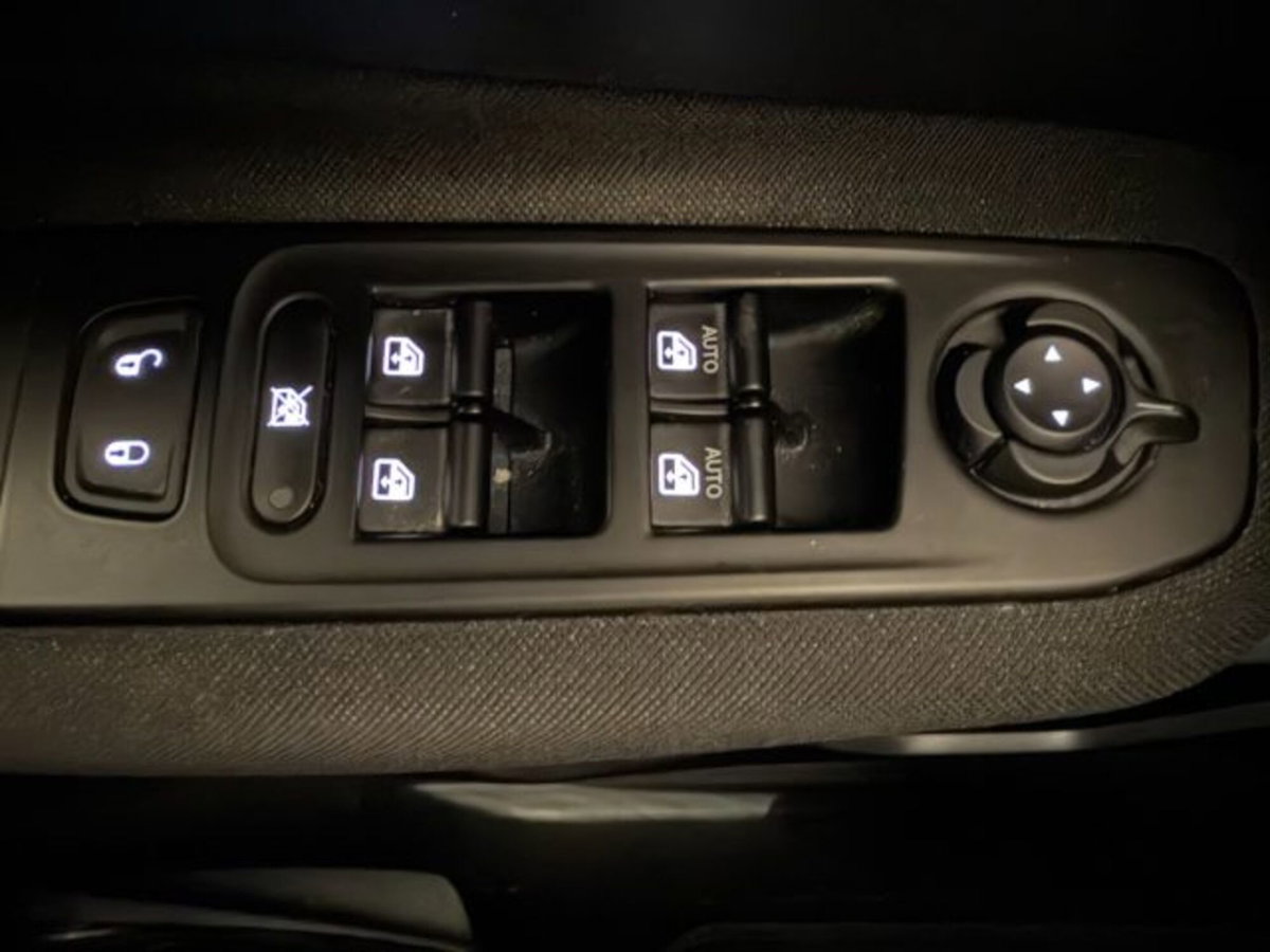 Jeep Renegade 1.0 T3 80th Anniversary (17)
