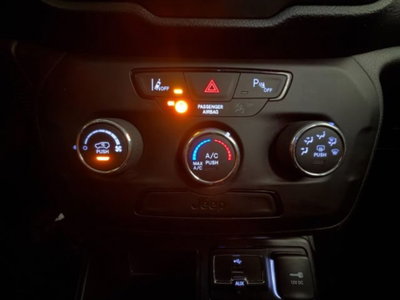 Jeep Renegade 1.0 T3 80th Anniversary (19)