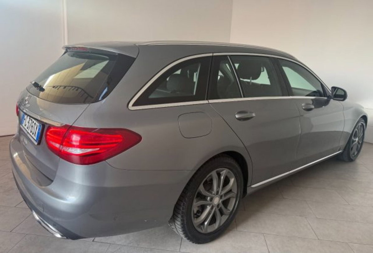 Mercedes-Benz Classe C Station Wagon 200 d Auto Premium Plus (4)