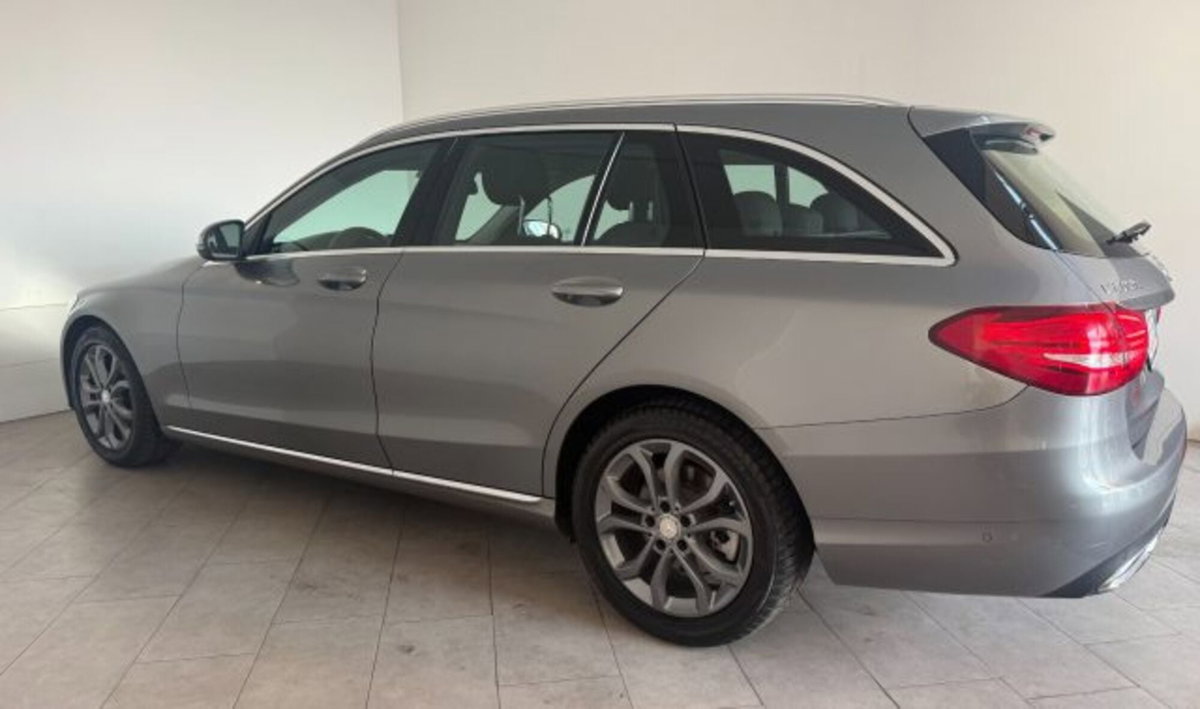 Mercedes-Benz Classe C Station Wagon 200 d Auto Premium Plus (5)