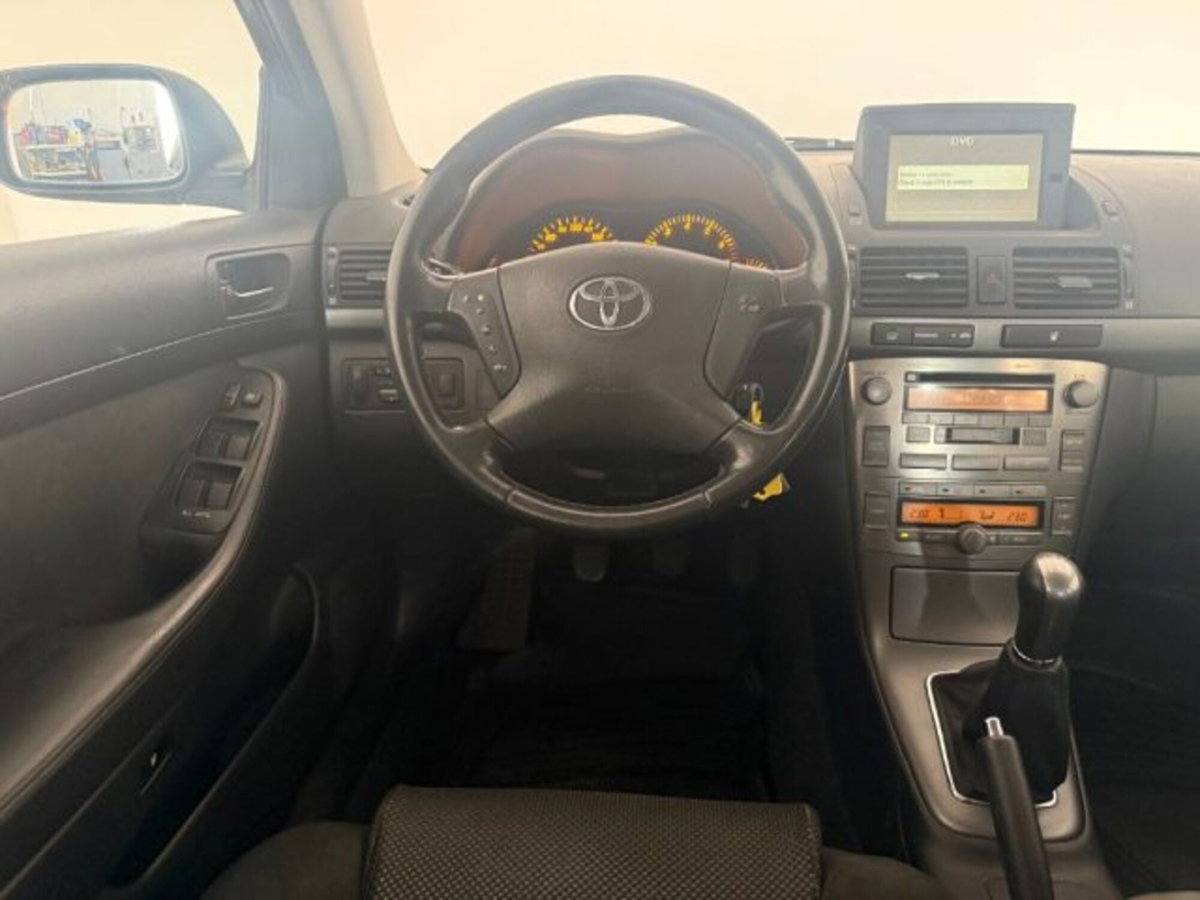 Toyota Avensis Station Wagon 1.8i 16V cat Station Wagon Euro (10)
