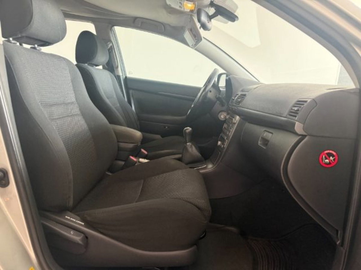 Toyota Avensis Station Wagon 1.8i 16V cat Station Wagon Euro (19)