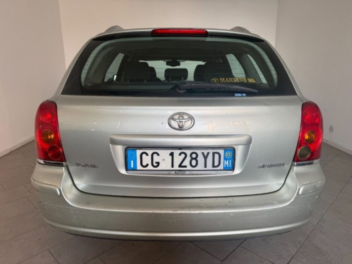 Toyota Avensis Station Wagon 1.8i 16V cat Station Wagon Euro (5)