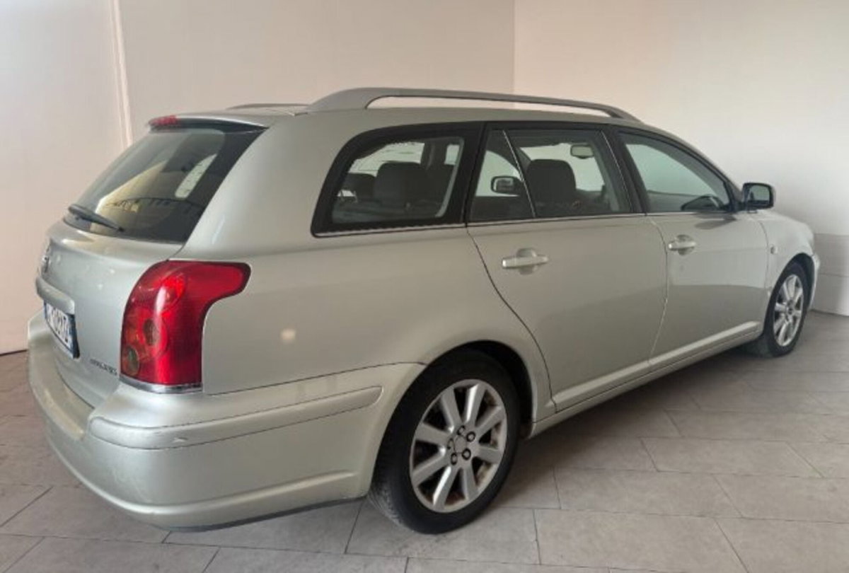 Toyota Avensis Station Wagon 1.8i 16V cat Station Wagon Euro (6)