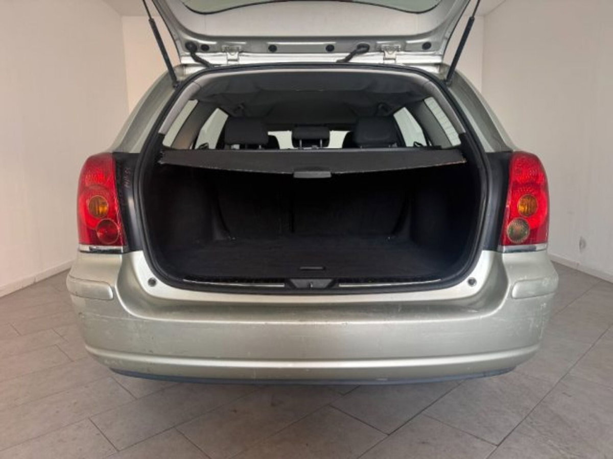 Toyota Avensis Station Wagon 1.8i 16V cat Station Wagon Euro (7)